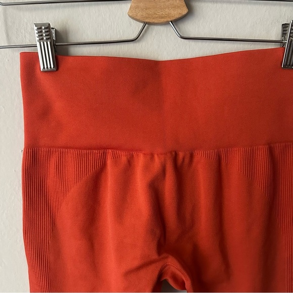 Set Active SCULPTFLEX POWER SHOULDER BRA and Power Leggings in Orange - Picture 10 of 15